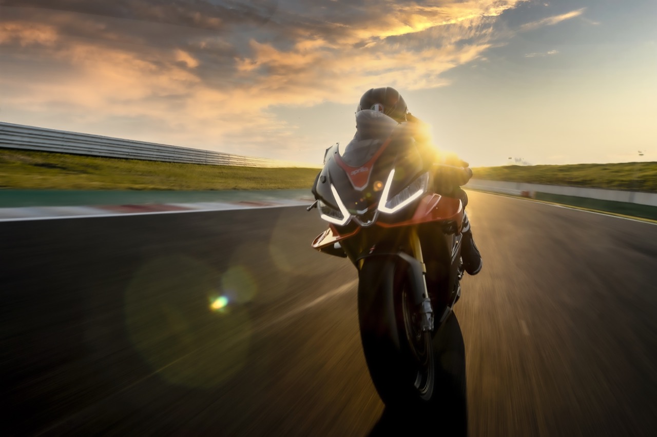 Aprilia RSV4 e RSV4 Factory - nuove foto 2021 